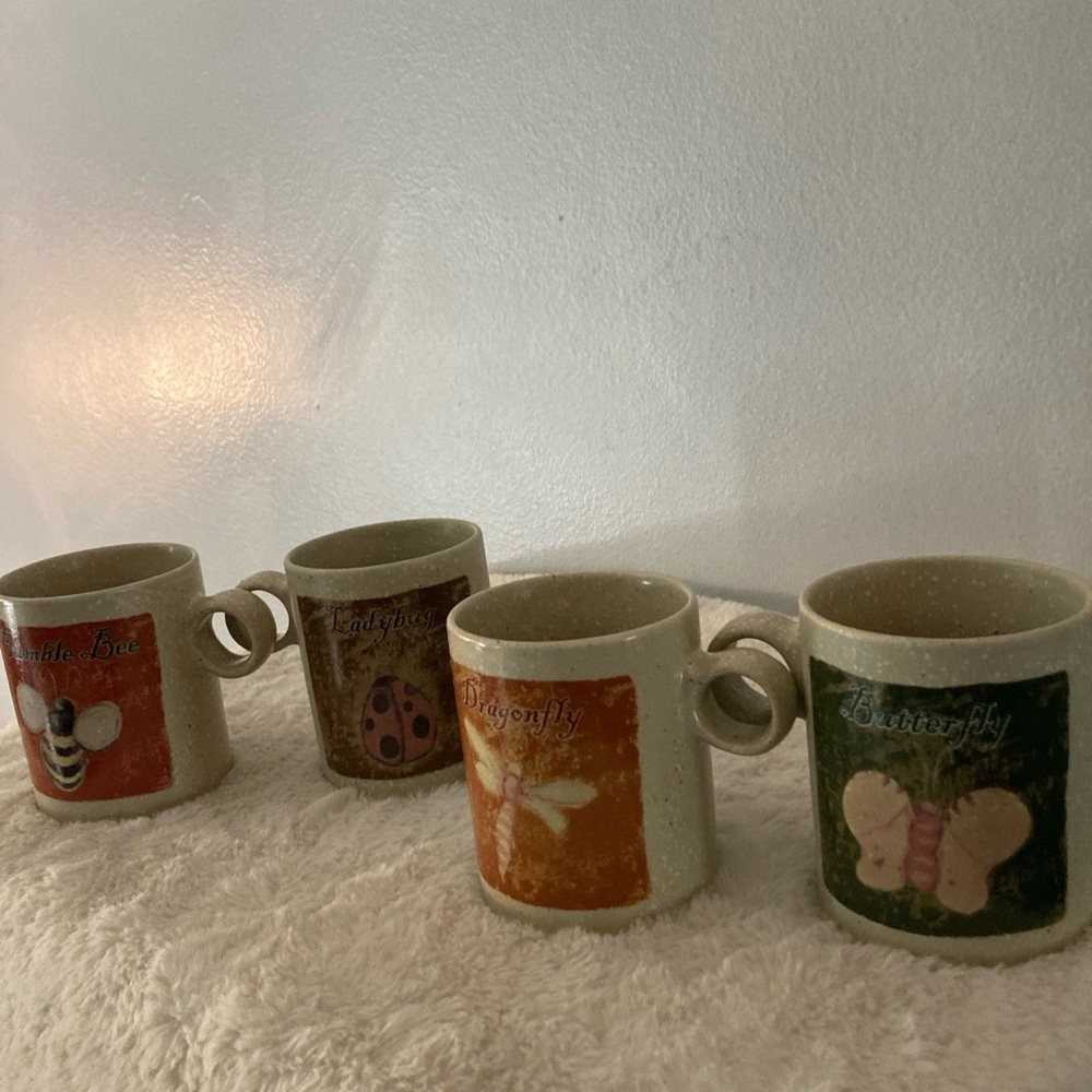 Insect-Themed Ceramic Mug Set